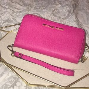 Micheal Kors Wristlet Wallet 💖